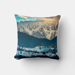 Almofada Paisagem de inverno na Montanha Cárptica. Bran, Ro
