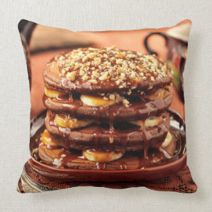 Almofada Panquecas do chocolate com bananas e caramelo