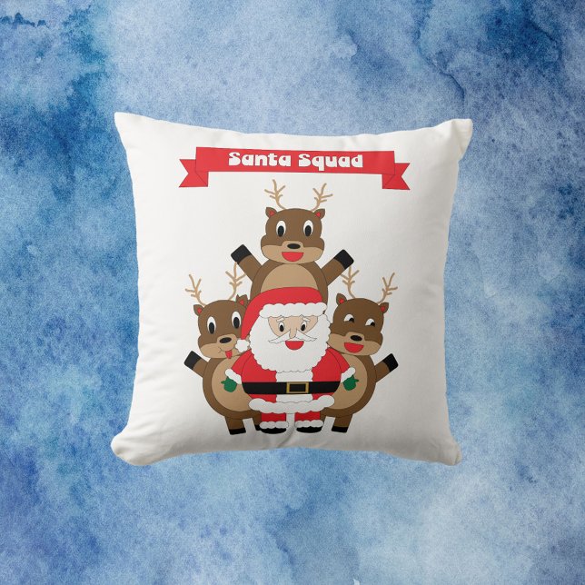 Almofada Papais noeis Engraçados (A throw pillow with a funny picture of Santa and his reindeer.  The red banner reads Santa Squad.)
