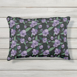 Almofada Para Ambientes Externos Floral Pansy com Folhagem em Fundo Escuro