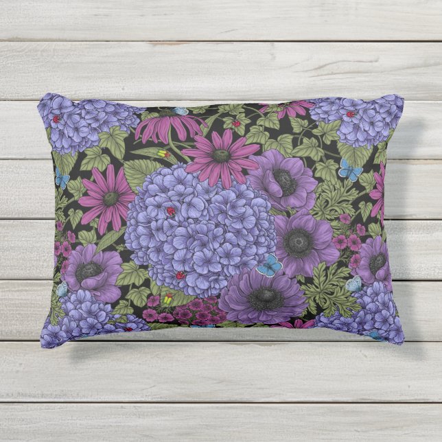 Almofada Para Ambientes Externos Flores de jardim de negros (Frente)