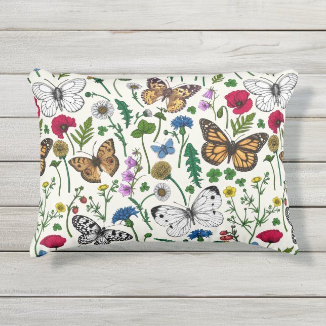 Almofada Para Ambientes Externos Flores e borboletas selvagens em branco (Frente)