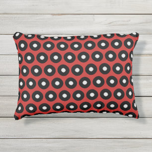 Almofada Para Ambientes Externos Fundo Vermelho Bolinhas Preto/Branco (Alterável)