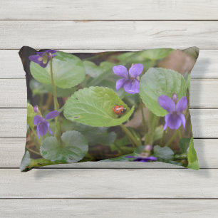 Almofada Para Ambientes Externos Ladybug em Flores de Violeta Doce