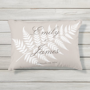 Almofada Para Ambientes Externos Mocha Taupe Branco Nome do Casal Elegante