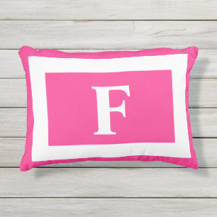 Almofada Para Ambientes Externos Monograma em negrito rosa e branco inicial