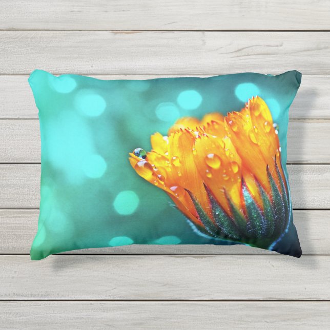 Almofada Para Ambientes Externos Ouro Marigold no Teal Bokeh (Frente)