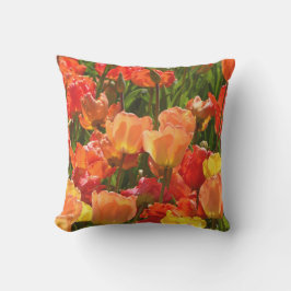Almofada Para Ambientes Externos throwpillow exterior das tulipas alaranjadas e