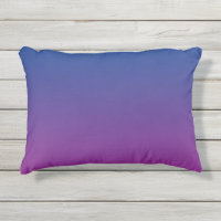 Travesseiro exterior azul escuro e roxo de Ombre