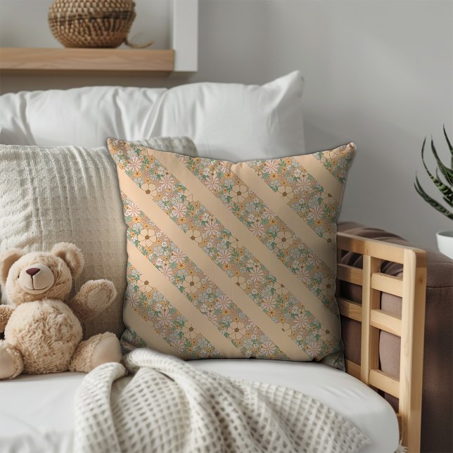 Almofada Pastel beige floral estrias diagonais (Criador carregado)