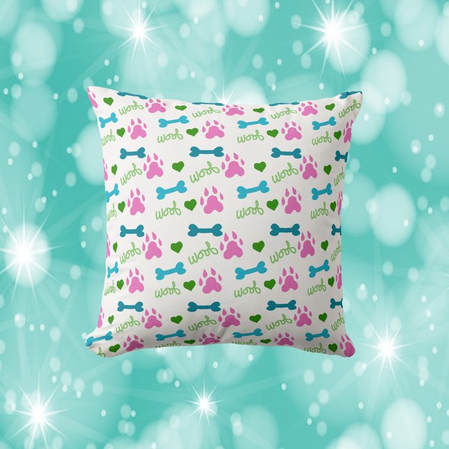 Almofada Pata Cachorra Osso Pia Rosa Verde-Rosa (A cute throw pillow featuring pink dog paws, blue bones and green woofs.)