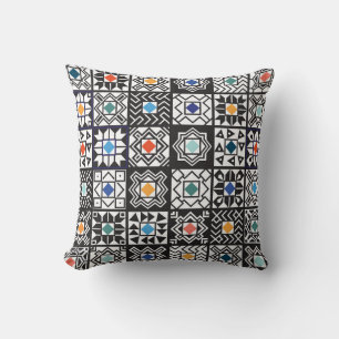 Almofada Patchwork Maori: Design de tapete étnico.