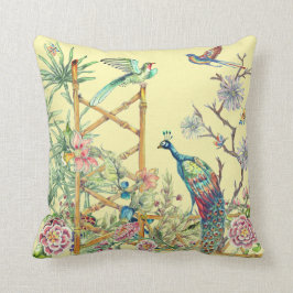 Almofada Pavão Amarelo Elegante no Jardim Flor Oriental