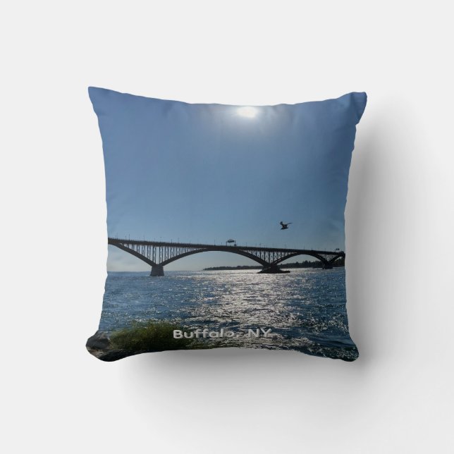 Almofada Peace Bridge Throw Pillow (Frente)