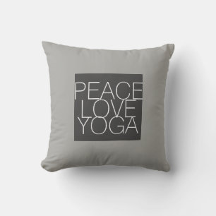 Almofada peace love yoga citando travesseiro na cinza
