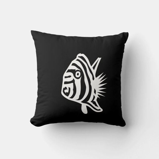 Almofada peixe-anjo branco no travesseiro preto (Frente)
