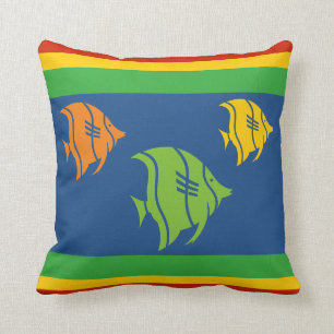 Almofada peixe azul, laranja, amarelo e verde em branco