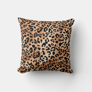 Almofada pele de leopardo. Design de na moda com leopardo
