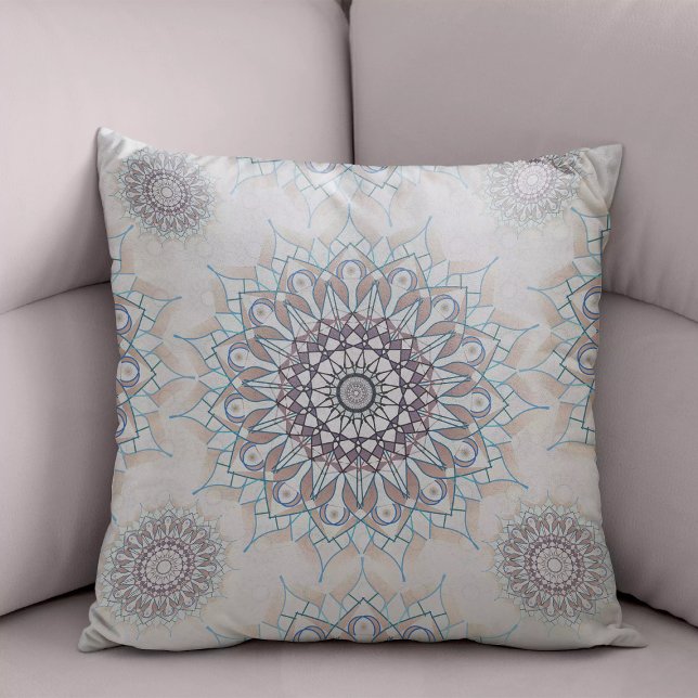 Almofada Pequeno floral branco caído para o campo (Criador carregado)