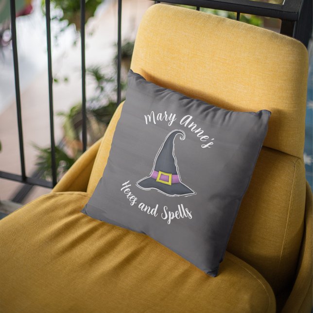 Almofada Personalização da Tipografia da Bruxa de Halloween (Halloween witch theme personalized throw pillow)