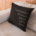 Almofada Personalizar Nomes de Membros da Família Preto Bra<br><div class="desc">Adicione um toque pessoal ao seu decoro doméstico com este Travesseiro de Destaque de Membros Personalizados da Família Preto e Branco Moderno. Apresentando um design minimalista elegante em preto e branco clássico, este travesseiro é a forma perfeita de mostrar os nomes dos seus entes queridos numa fonte na moda, moderna....</div>