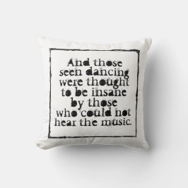 Almofada Personalizável atrás. E aqueles vistos dançando