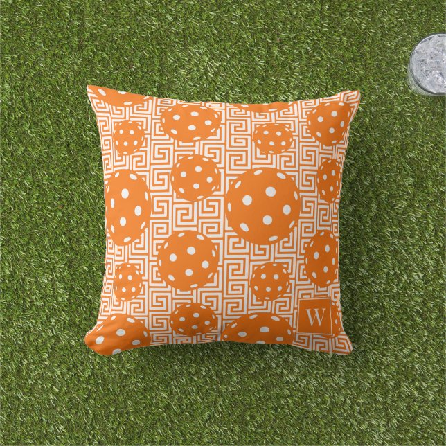 Almofada Picles Elegantes com Chave Grega – Laranja e Branc (Grama)