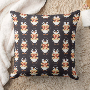 Almofada Pinguim de Desenho Animado Segurando o Número 99