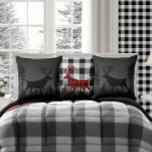Almofada Pinheira Florestal Noturna Sem Fim<br><div class="desc">Um travesseiro de decoração com uma silhueta preta de um grande embate numa floresta de pinheiros de floresta tranquila,  com vários fundos coloridos. Veja-os todos na Coleção.</div>