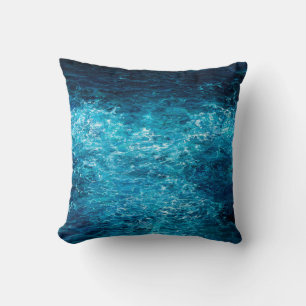 Almofada pintura a óleo mostrando ondas no oceano ou no ma