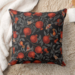 Almofada Pomegranatos e Bella Moths em vermelho e cinza