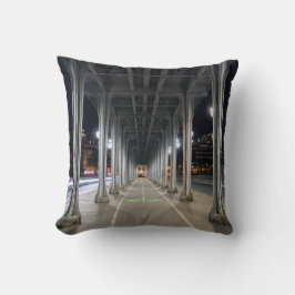Almofada Pont de Bir-Hakeim à noite - Paris, França