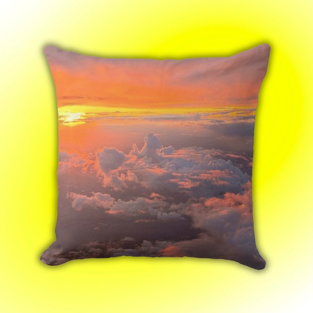 Almofada Pôr do sol através das nuvens laranja e amarelo | (Criador carregado)