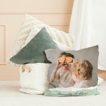 Almofada Presente de vírgula de Foto e Nome Personalizado d<br><div class="desc">Apresentando a família moderna Foto e nome personalizado Mint Gift! Este presente exclusivo e ponderado foi concebido para celebrar e valorizar os momentos especiais da sua família.Dê o dom das memórias prezadas e da doçura personalizada com a Foto da Família Moderna e o Nome Personalizado Mint Gift. É uma maneira...</div>