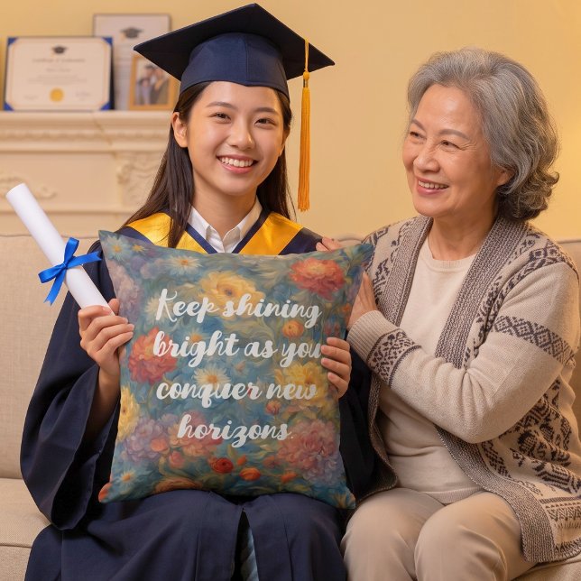 Almofada Presentes de Formatura em Aquarela Suave para Neta (Soft Watercolor Graduation Gifts for Granddaughter Throw Pillow)