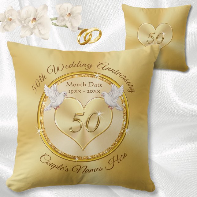 Almofada Presentes personalizados de Ouro de casamento (Golden wedding anniversary gift ideas. Pretty Love Birds over over 50th anniversary pillows, Heart.)