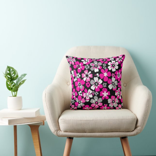 Almofada Preta com Estampa Floral Rosa Cinza Branc (Cadeira)