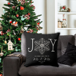 Almofada Primeiro Natal da Joy Snowflake como Sr. e Sra.