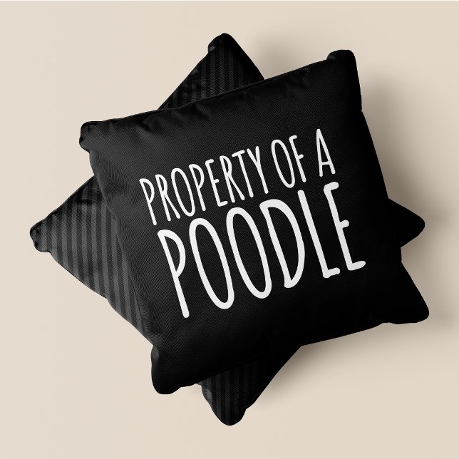 Almofada Propriedade De Um Chic De Poodle, Cute E Negro Eng (Property Of A Poodle Chic, Cute & Funny Black Throw Pillow)