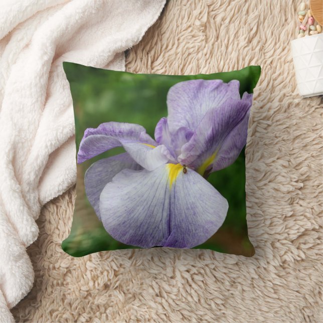 Almofada Purple Japanese Iris Flower Unfolding   (Cobertor)