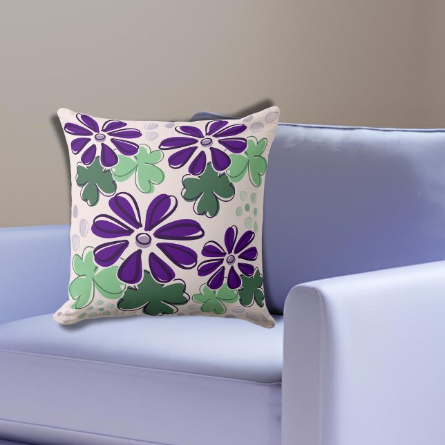 Almofada Púrpura e verde Pincel e porta da flor (Purple & Green Clover & Flower Doodle Throw Pillow)