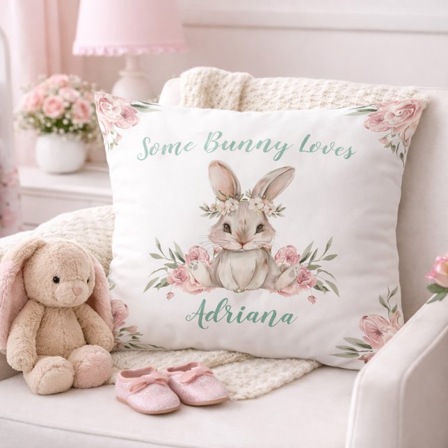 Almofada Quarto de Bebê Menina Bunny Floral Rosa Fofo (Cute Pink Floral Bunny Baby Girl Nursery Throw Pillow)