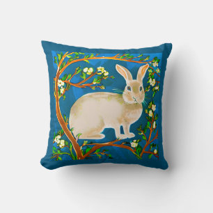 Almofada Rabbit selvagem e ramificações de flores