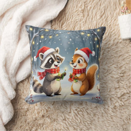 Almofada Raccoon e Esquilo Manchando Luzes de Natal