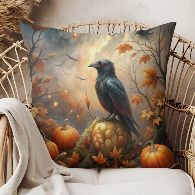 Almofada Raven e Pumpkin - Decor de outono Escuro (Raven and Pumpkin – Dark Autumn Decor Throw Pillow in a boho rattan armchair)