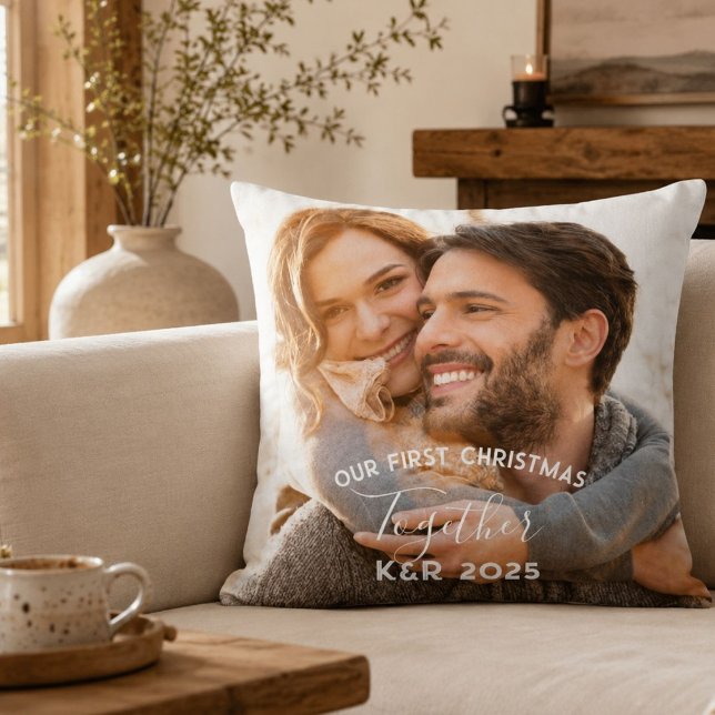 Almofada Recém-Casados Nossa Primeira Natal Juntos Foto (Newly Weds Our First Christmas Together Photo Throw Pillow)