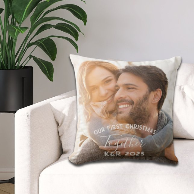 Almofada Recém Fala Nossa Primeira Foto De Natal Junto (Newly Weds Our First Christmas Together Photo Throw Pillow)