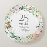 Almofada Redonda 25 Silver Anniversário Rosas Watercolor Floral<br><div class="desc">Apresentando uma delicada camada floral de aquarela,  este travesseiro de festas de 25 botânico chic pode ser personalizado com sua informação especial de aniversário em elegante texto prateado. Projetado por Thisnotme©</div>