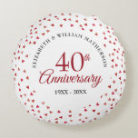 Almofada Redonda 40 anos Ruby Hearts Confetti<br><div class="desc">Projetado para coordenar com a nossa coleção de Ruby Hearts Confetti do 40º aniversário. Com corações delicados de rubi confetti. Personalize com suas informações especiais de 40 anos de rubi em carta chic. Projetado por Thisnotme©</div>