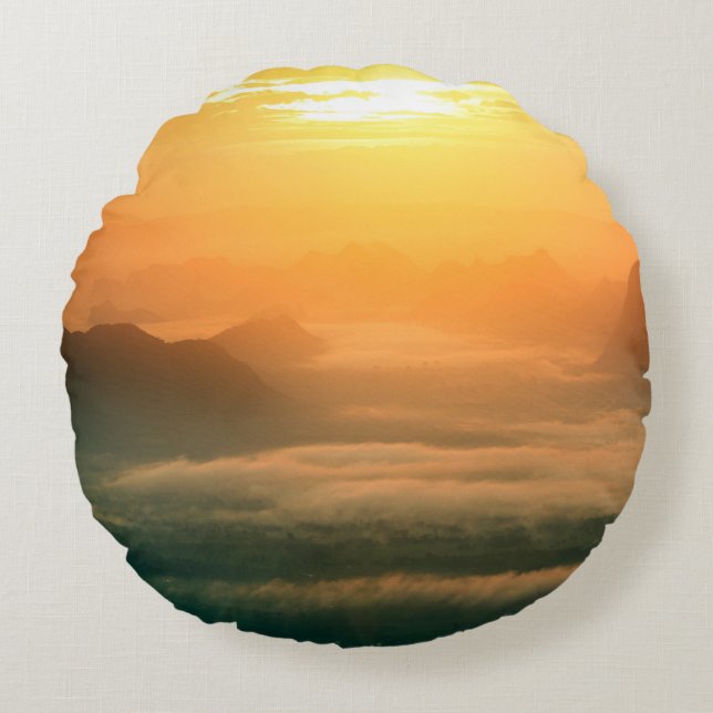 Almofada Redonda A foto da paisagem, o belo nevoeiro do mar pela ma (Frente)